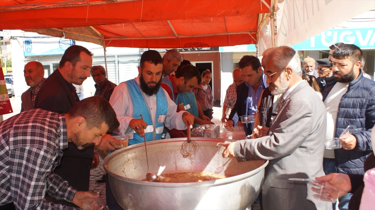 Çubuk\'ta Semerkand Üyeleri Aşure Dağıttı