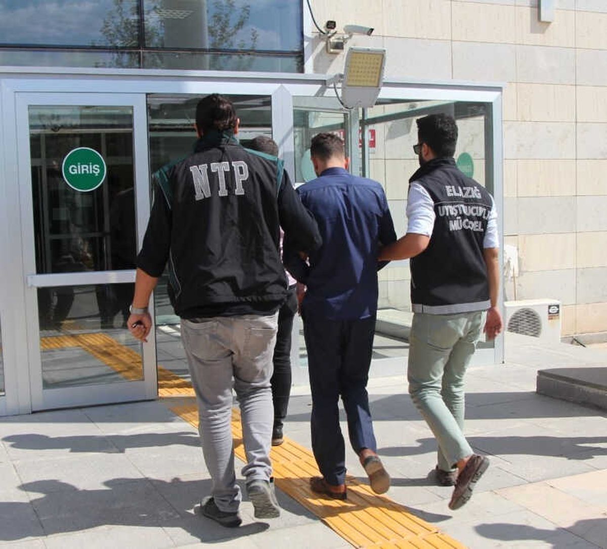 Elazığ\'da Bir Şüpheli 1,5 Kilo Uyuşturucu ile Yakalandı