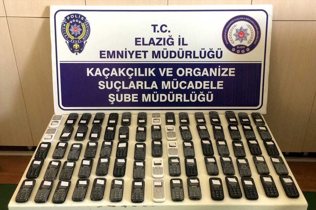 Elazığ\'da Kaçak Cep Telefonu Operasyonu