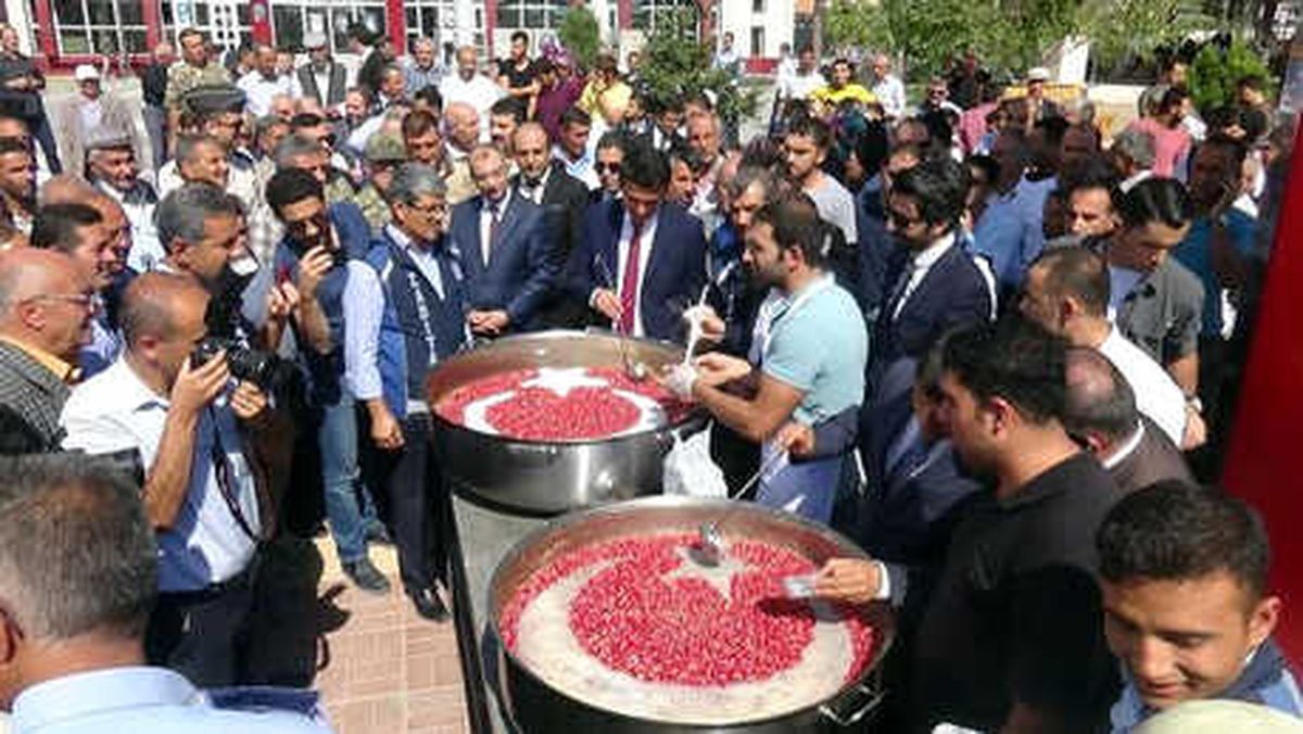 Erciş\'te 2 Bin Kişiye Aşure Dağıtıldı