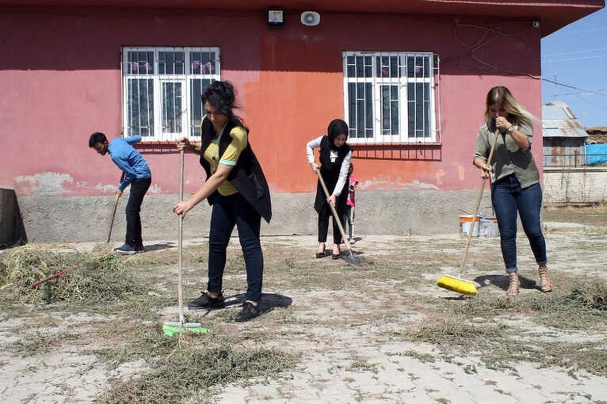 Gönüllü Öğretmenler İş Başında
