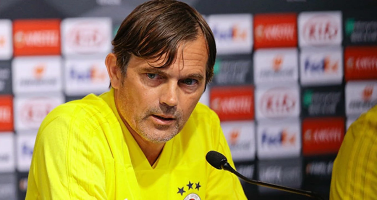 İspanyol Basını, Phillip Cocu\'nun Alternatifinin Roberto Carlos Olduğunu Yazdı