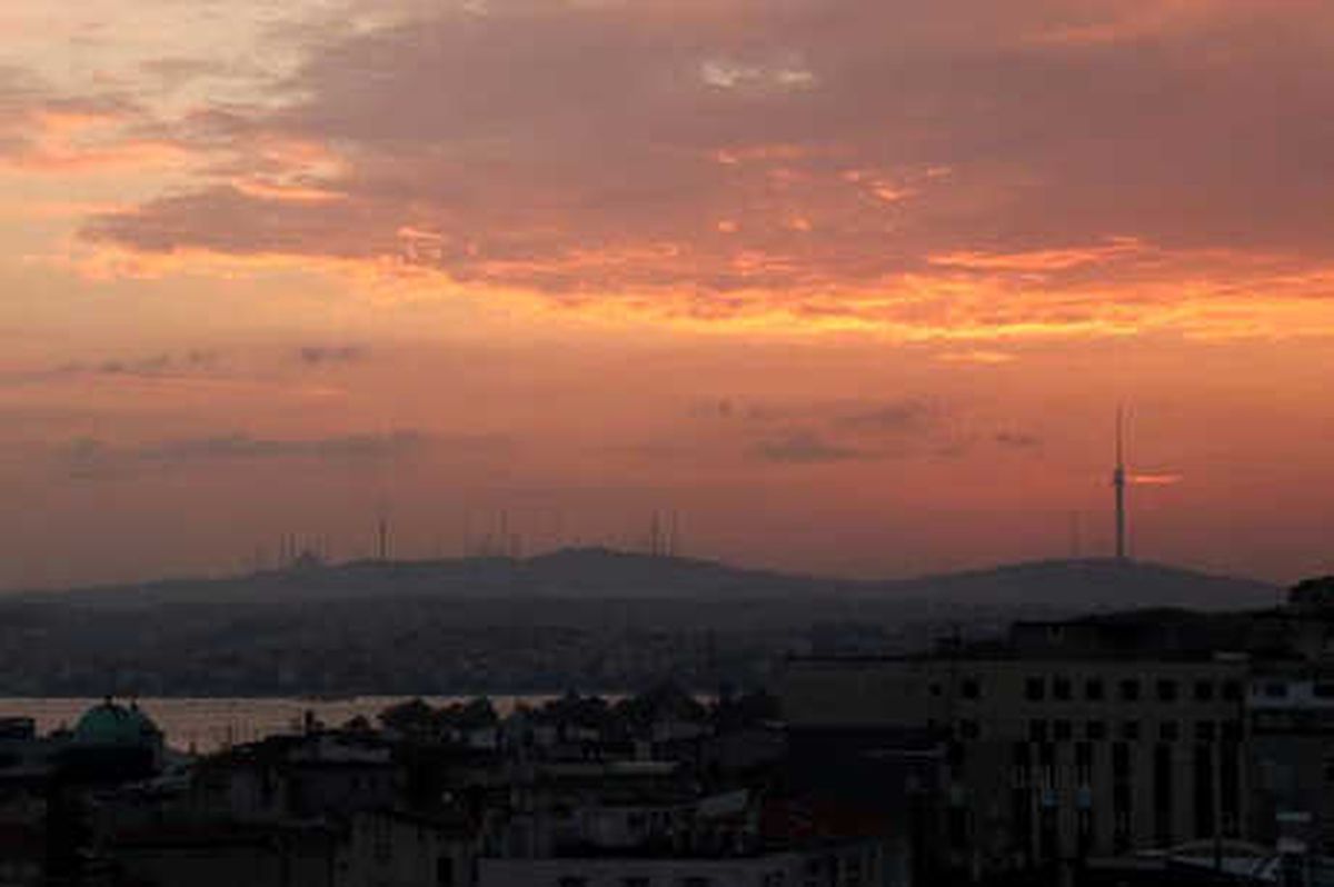 İstanbul\'da Gün Doğumunda Görsel Şölen