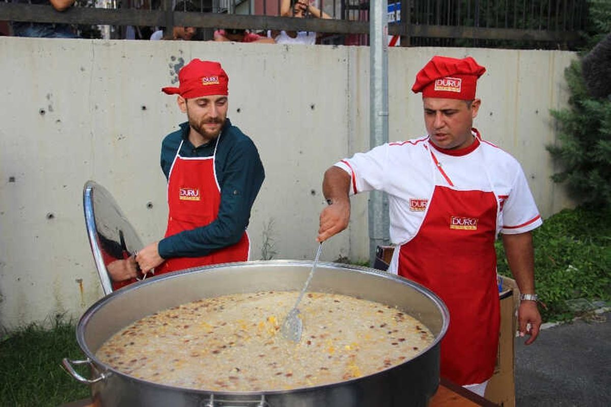 İstanbul\'da Üniversite Öğrencilerine Aşure Günü