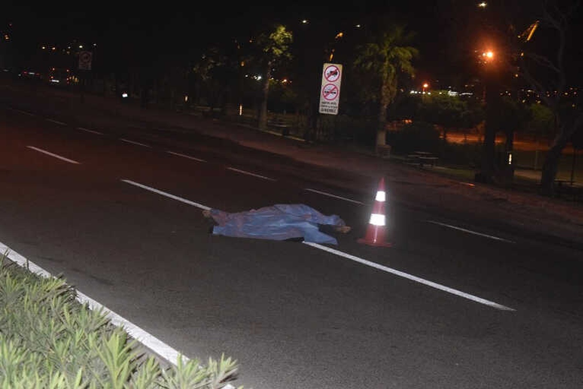 İzmir\'de Otomobil Yayaya Çarptı: 1 Ölü