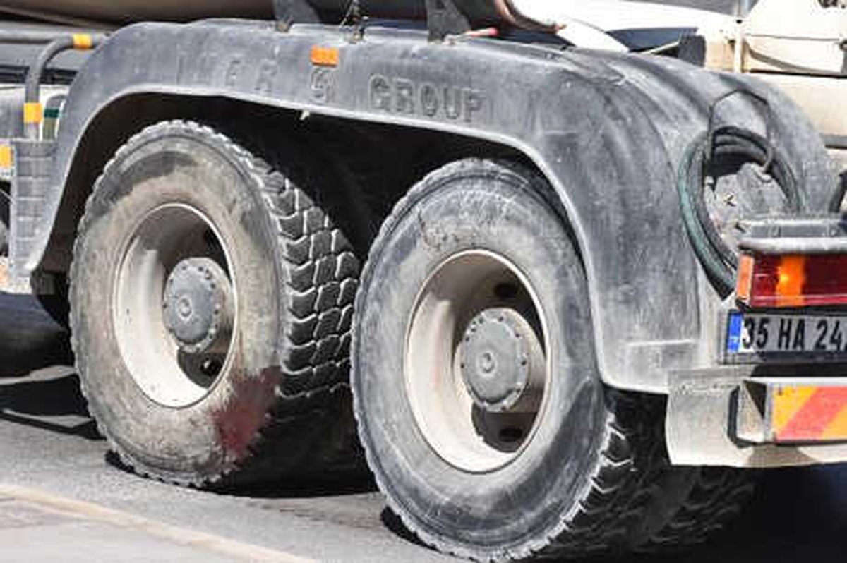 Mendil Satıcısı, Beton Mikserinin Altında Kalıp Can Verdi