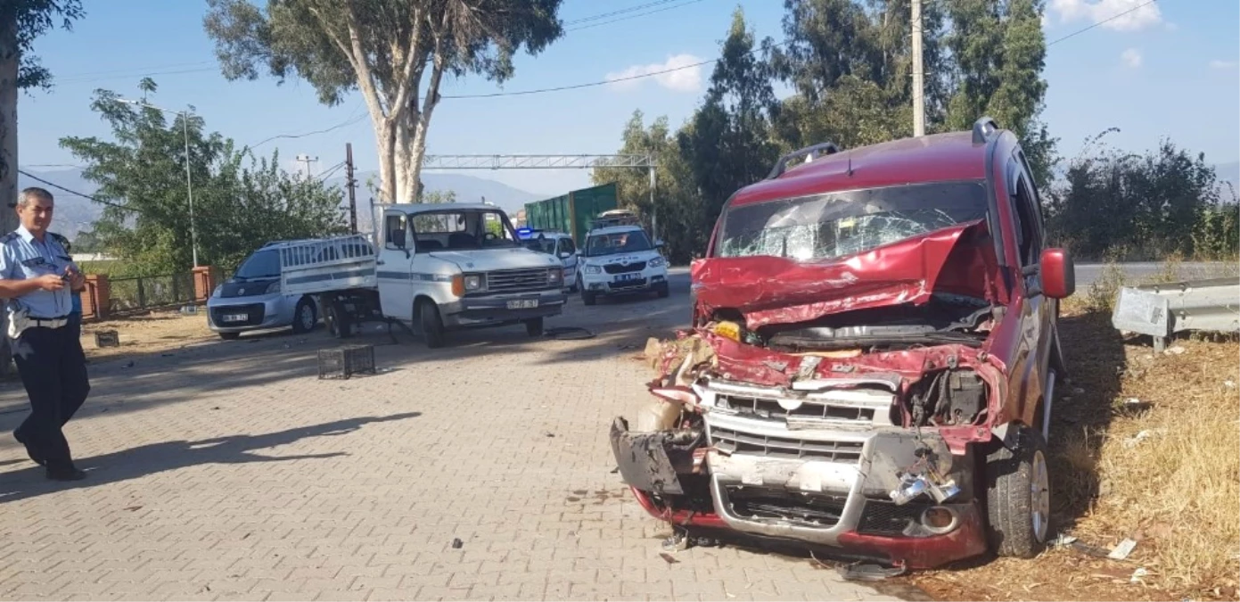 Nazilli\'de Zincirleme Trafik Kazası: 3 Yaralı