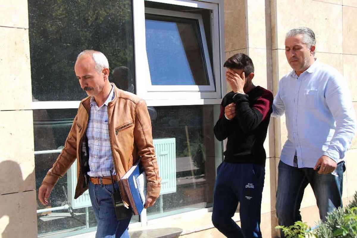 Önce Maytap Patlattı, Sonra İterek Araba Çaldı