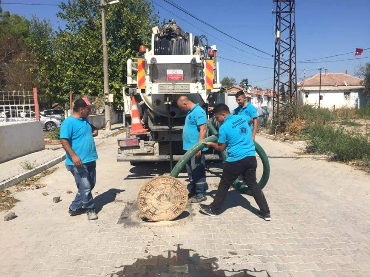 Paşaköy\'de Yağmursuyu Izgaraları Ve Kanalizasyon Hatları Temizlendi