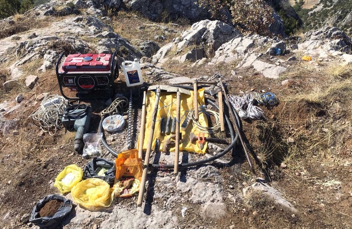 Patlayıcı Madde ile Kaçak Kazı Yapan 6 Kişi Yakalandı