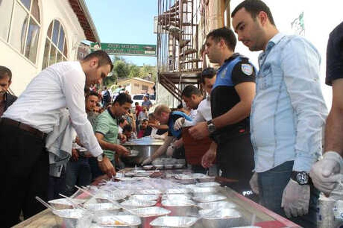 Polisten Aşure İkramı