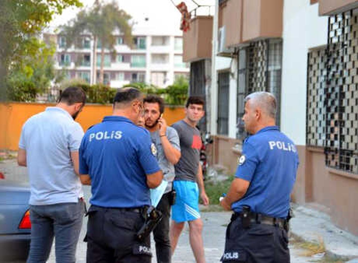 Psikolojik Sorunları Olan Kadın, 4\'üncü Kattan Atlayıp, İntihar Etti