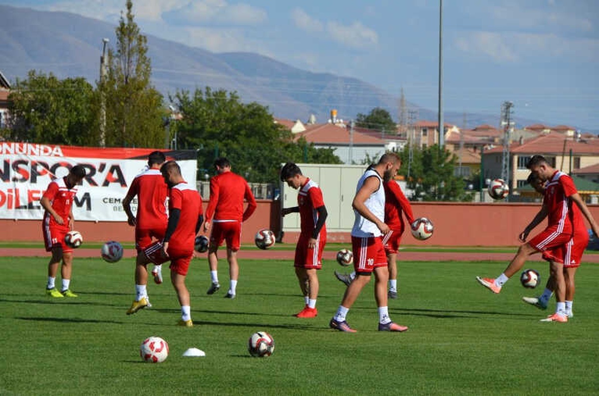 Rektör Akın\'dan Anagold 24 Erzincanspor\'a Destek