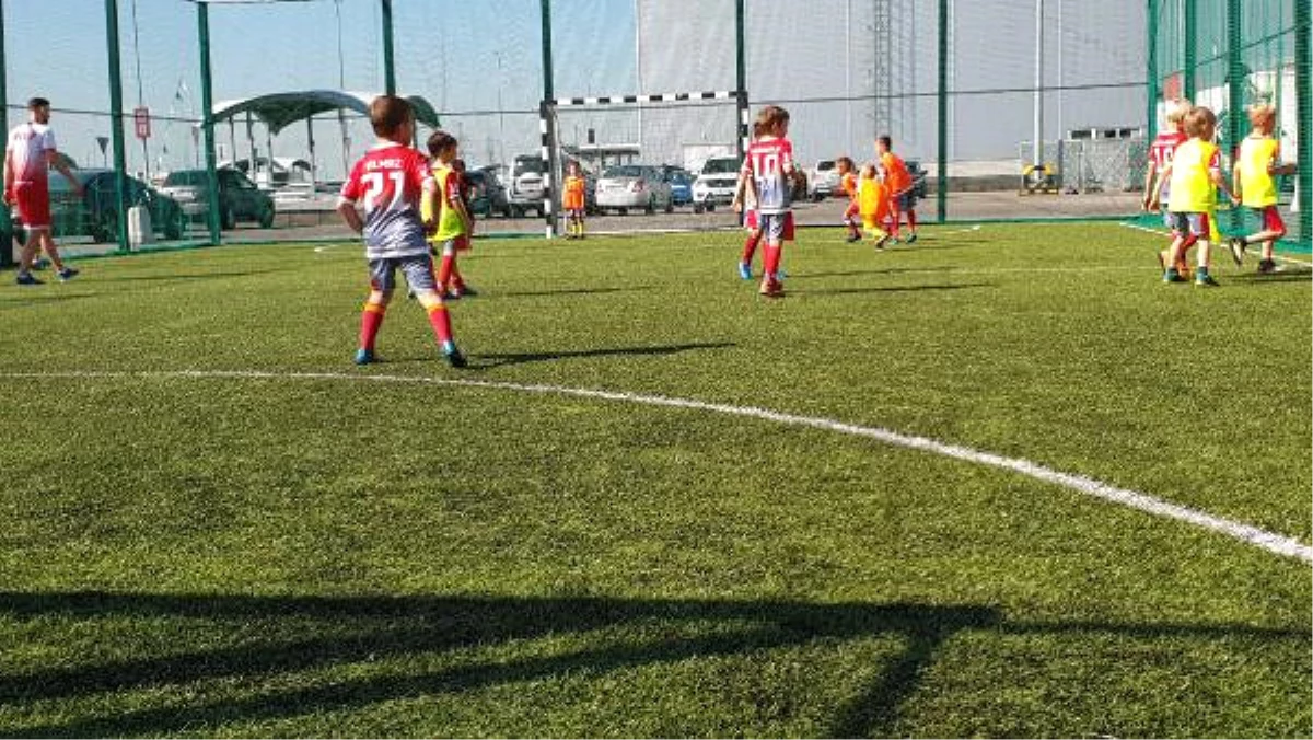 Rusya\'nın İlk Türk Futbol Okulu Açıldı