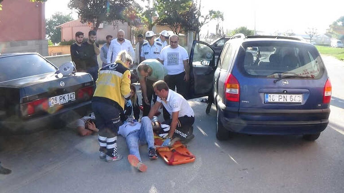 Şarjlı Bisiklet Otomobille Çarpıştı: 2 Ağır Yaralı