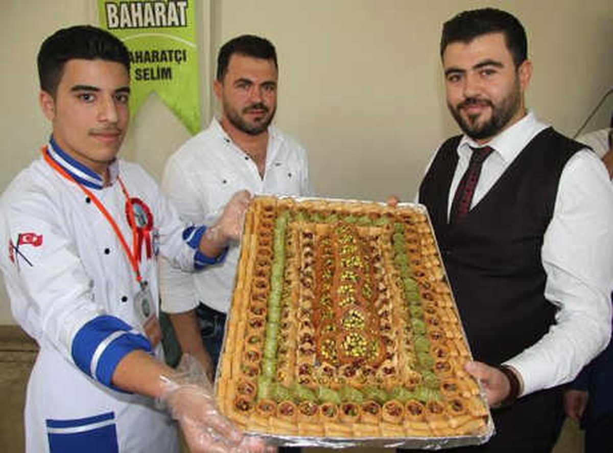 Şeker Hamurundan Ömer Halisdemir\'i Resmettiği Pasta Yaptı