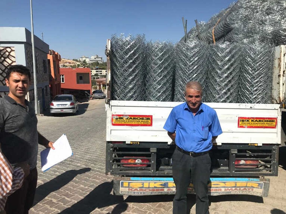 Siirtli Çiftçiye Ceviz ve Tel Örgü Desteği