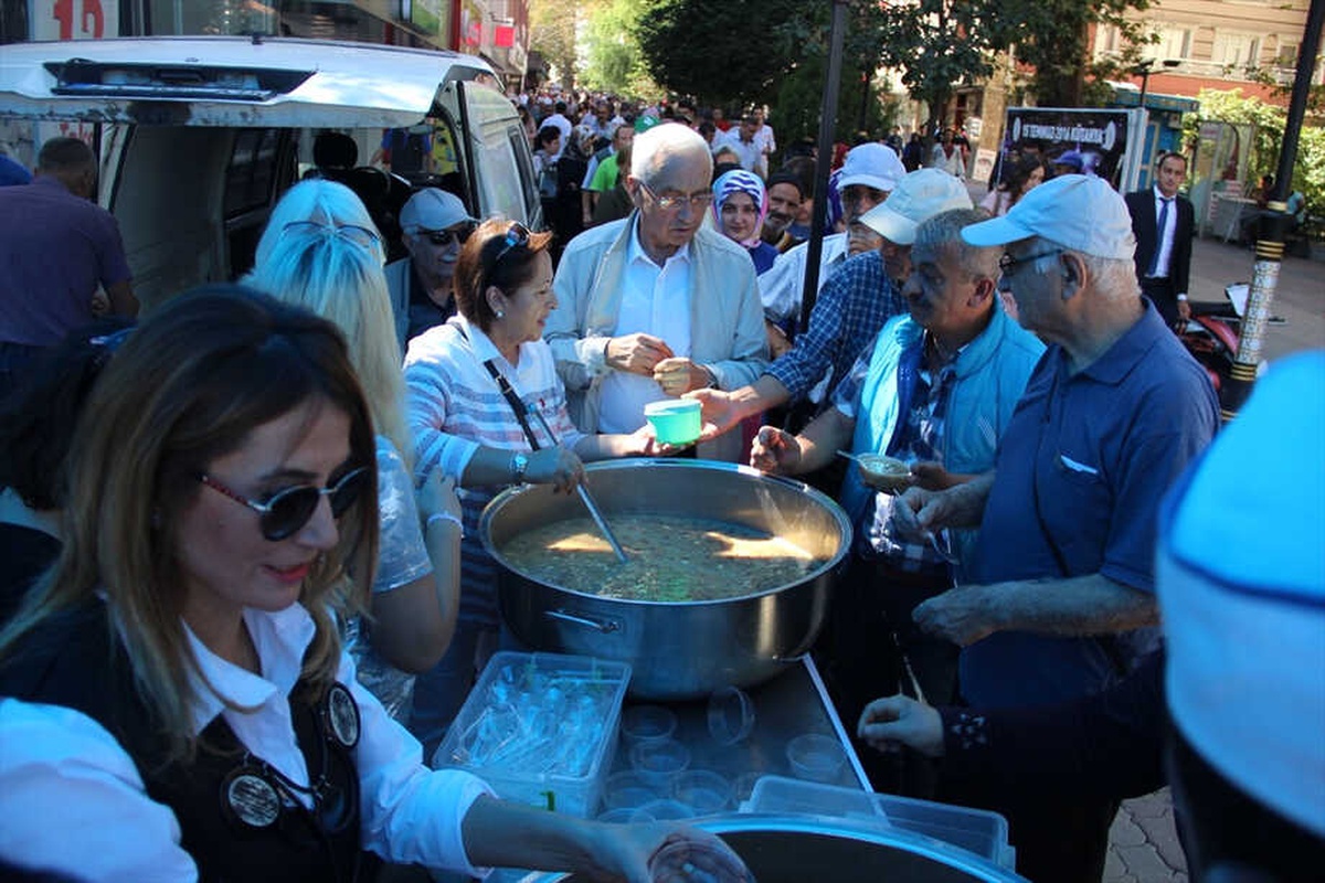 Sosyal Yardım ve Kültür Vakfı\'ndan Aşure İkramı