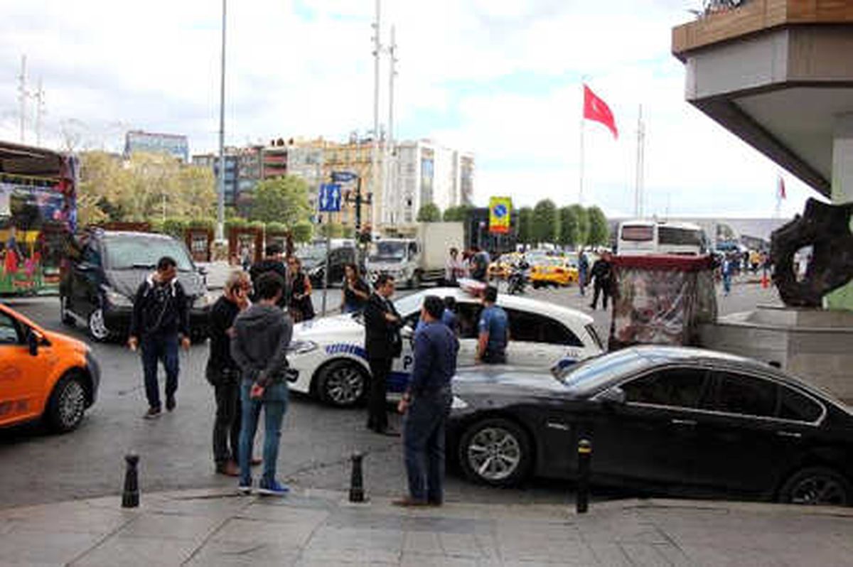 Taksim\'de Turistin İddiası Polisi Harekete Geçirdi