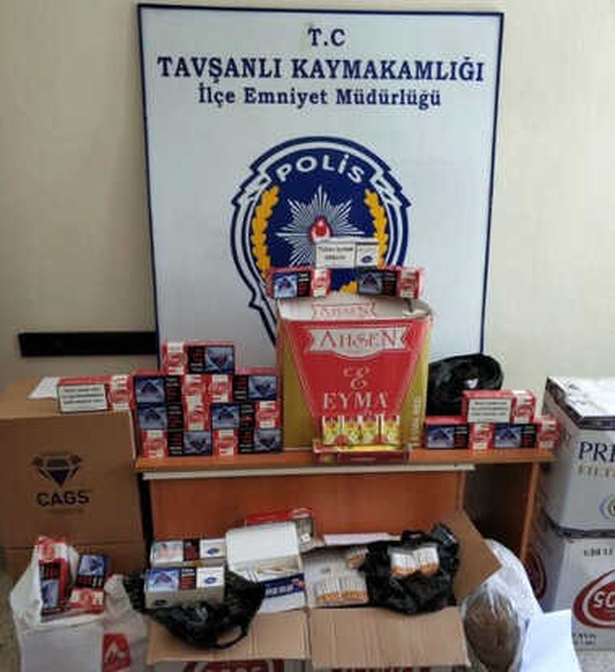 Tavşanlı\'da Kaçak Tütün Operasyonu
