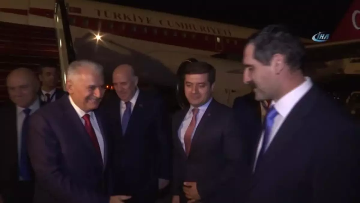 TBMM Başkanı Binali Yıldırım Azerbaycan\'da- Havaalanında Duygusal Anlar