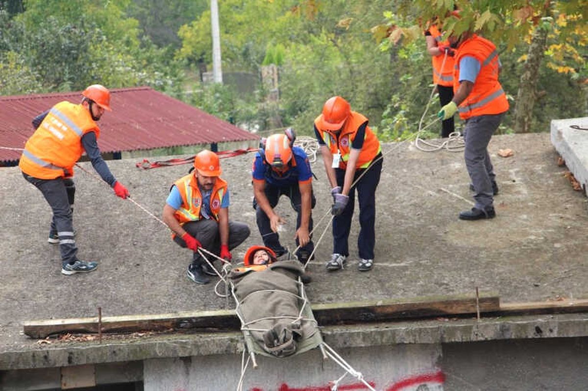TBMM Sivil Savunma Ekibine \'Doğal Afetlerde Arama Kurtarma Eğitimleri\' Verildi