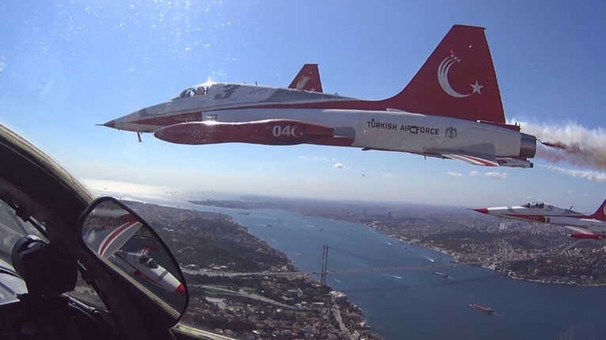 Türk Yıldızları\'nın Kokpitinden Eşsiz İstanbul Boğazı Manzaraları Böyle Görüntülendi