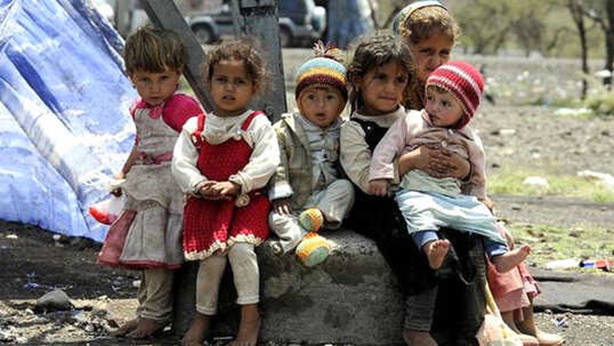 \'Yemen\'de İnsanlar Kıtlıktan Ot Yemeye Başladı"