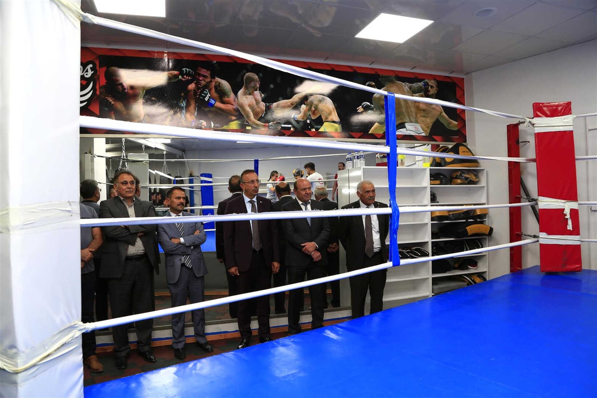 Albatros Spor Salonu Hizmete Açıldı