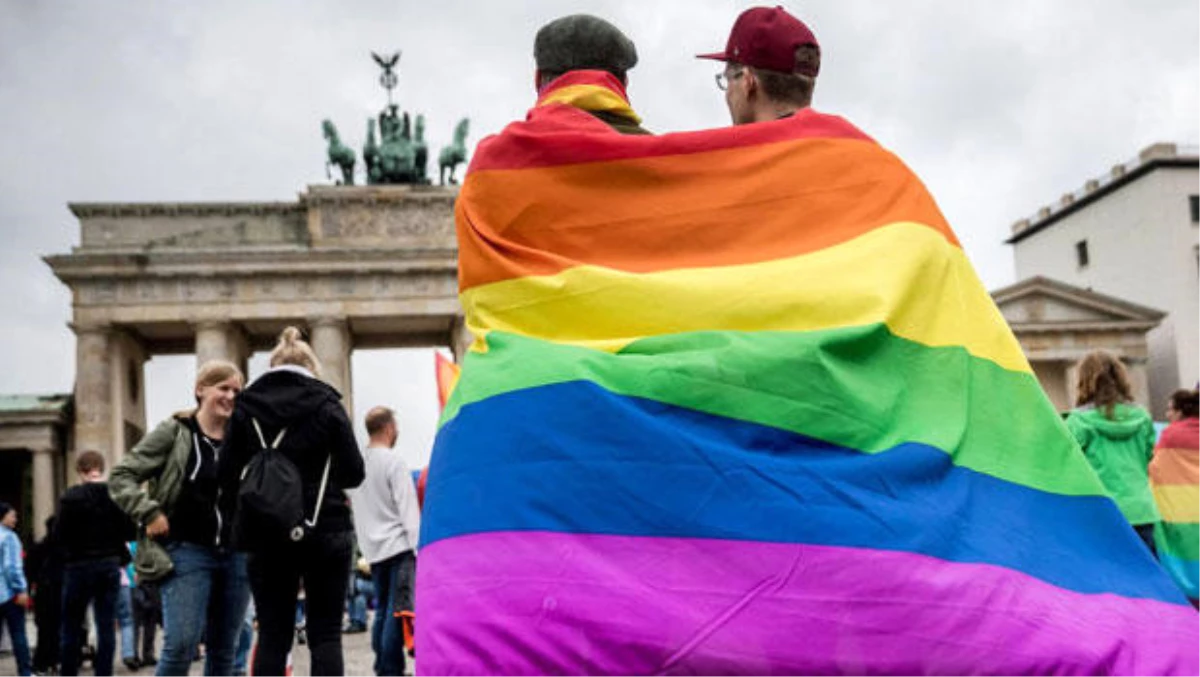 Almanya\'da 7 Bin Eşcinsel Çift Evlendi