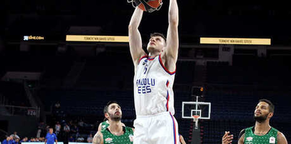 Anadolu Efes ve Darüşşafaka Tekfen Finalde!
