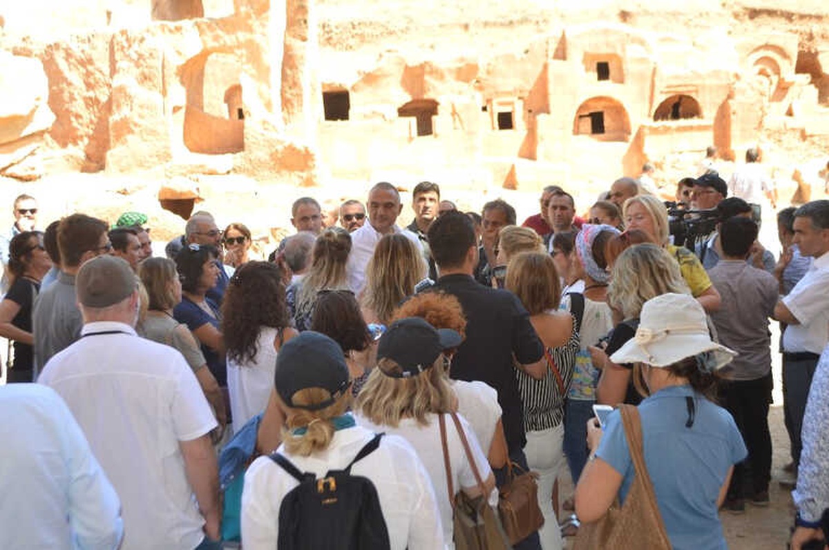 Bakan Ersoy, Mardin\'de Tarihi Yerleri Gezdi