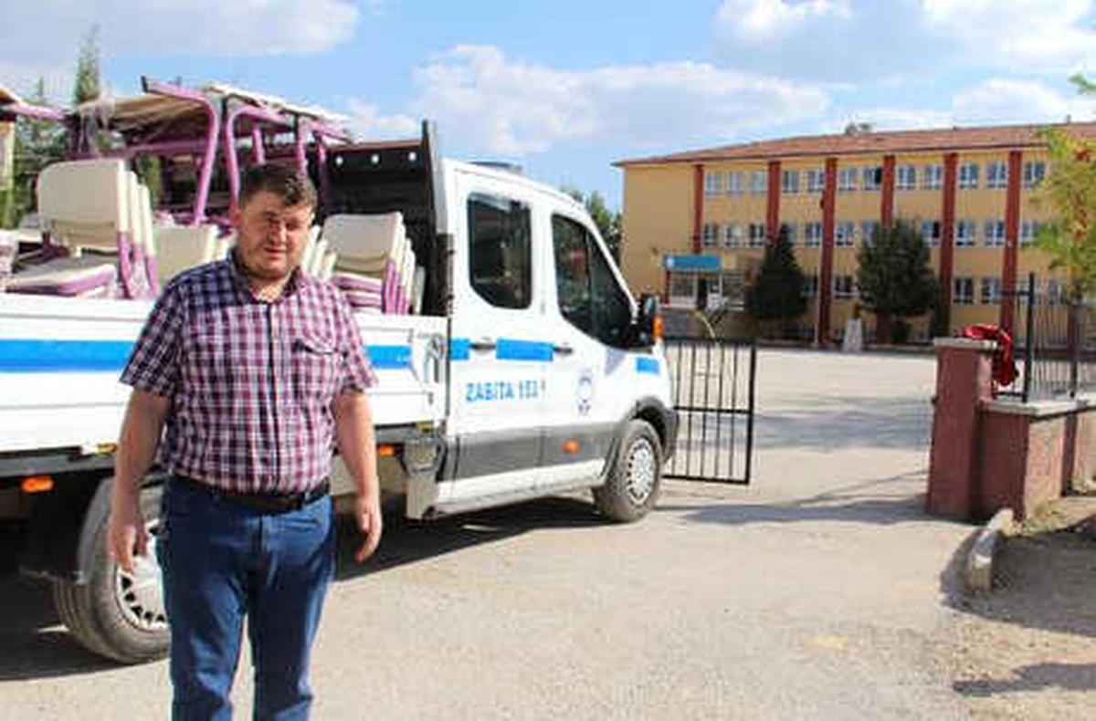 Belediyenin Okula Gönderdiği Sıralar Kabul Edilmedi