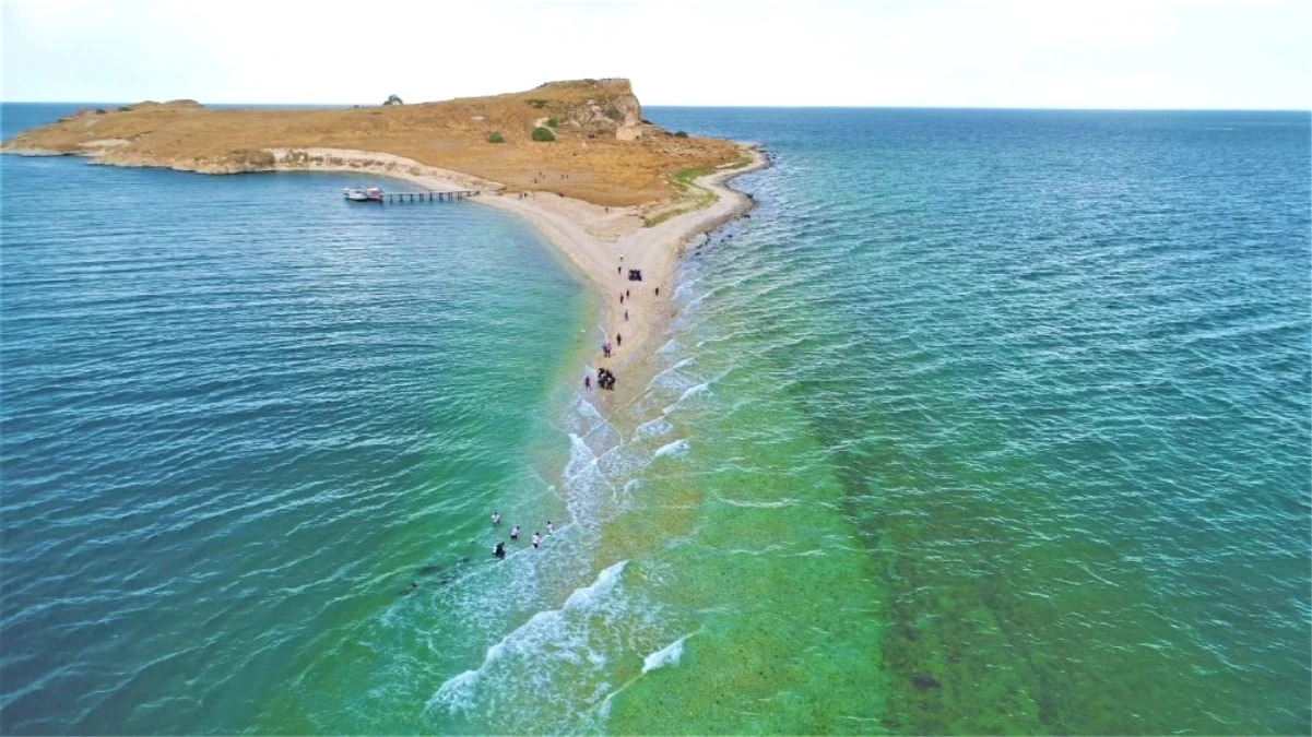 Çarpanak Adası\'na Antik Yoldan Su Altı Yürüyüşü