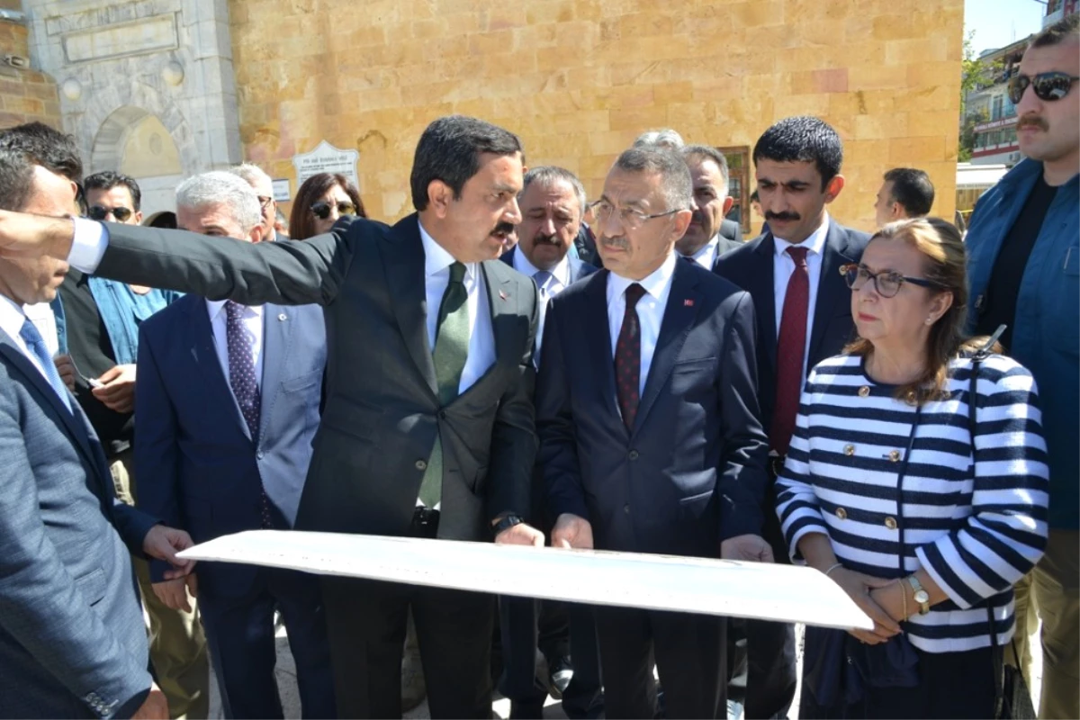 Cumhurbaşkanı Yardımcısı Oktay, Kırşehir Belediyesini Ziyaret Etti