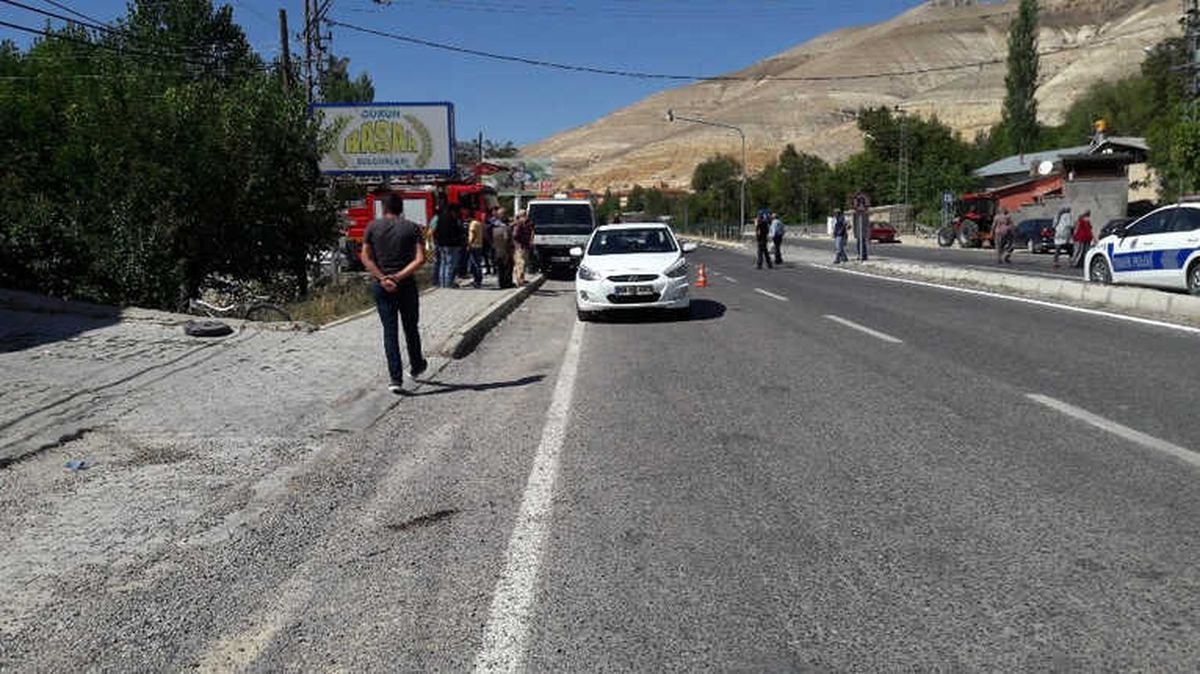 Dikkatsiz Sürücü Baba ile Kızını Ağır Yaraladı