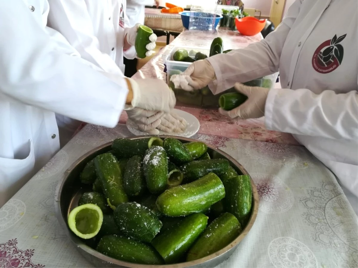 Gastronomi Kenti Hatay\'da Dolmalık ve Turşuluk Salatalıklar Kışa Hazırlanıyor