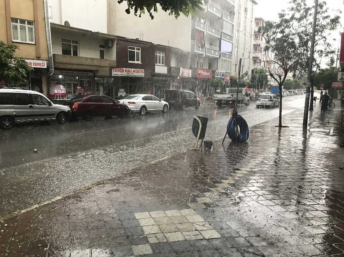 Iğdır\'da Sağanak Yağış Hayatı Olumsuz Etkiledi