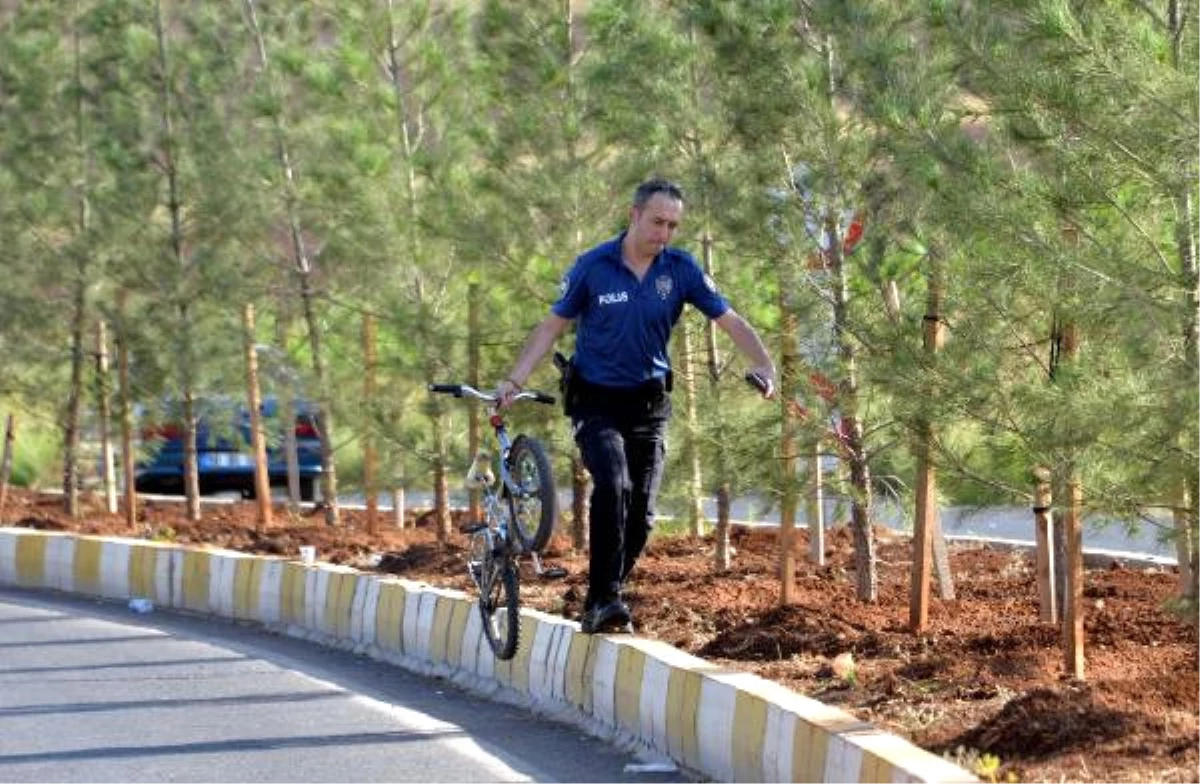 İki Çocuk, Arkasına Takıldıkları Tır\'ın Altında Kalarak Öldü