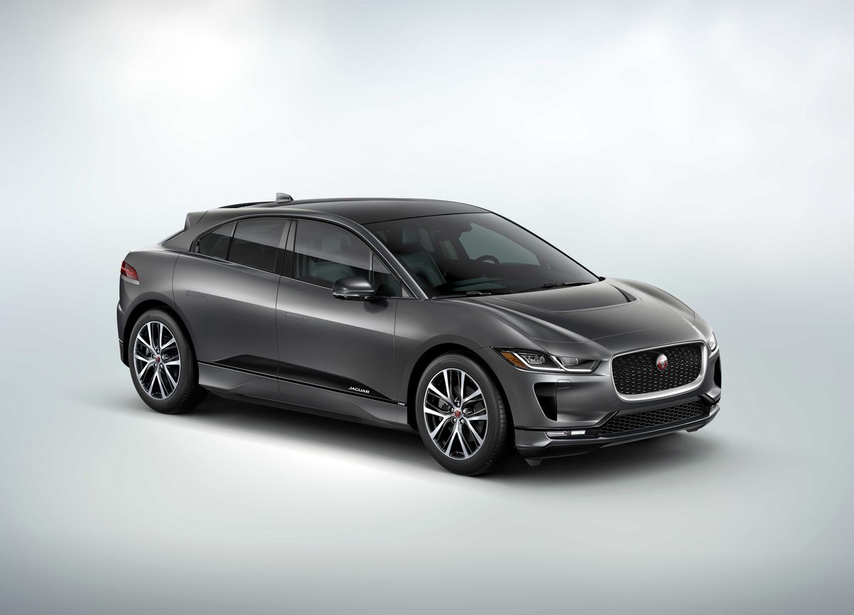 İlk Jaguar I-Pace\'in Sahibi Bir I-Pace\'de Eşine Aldı