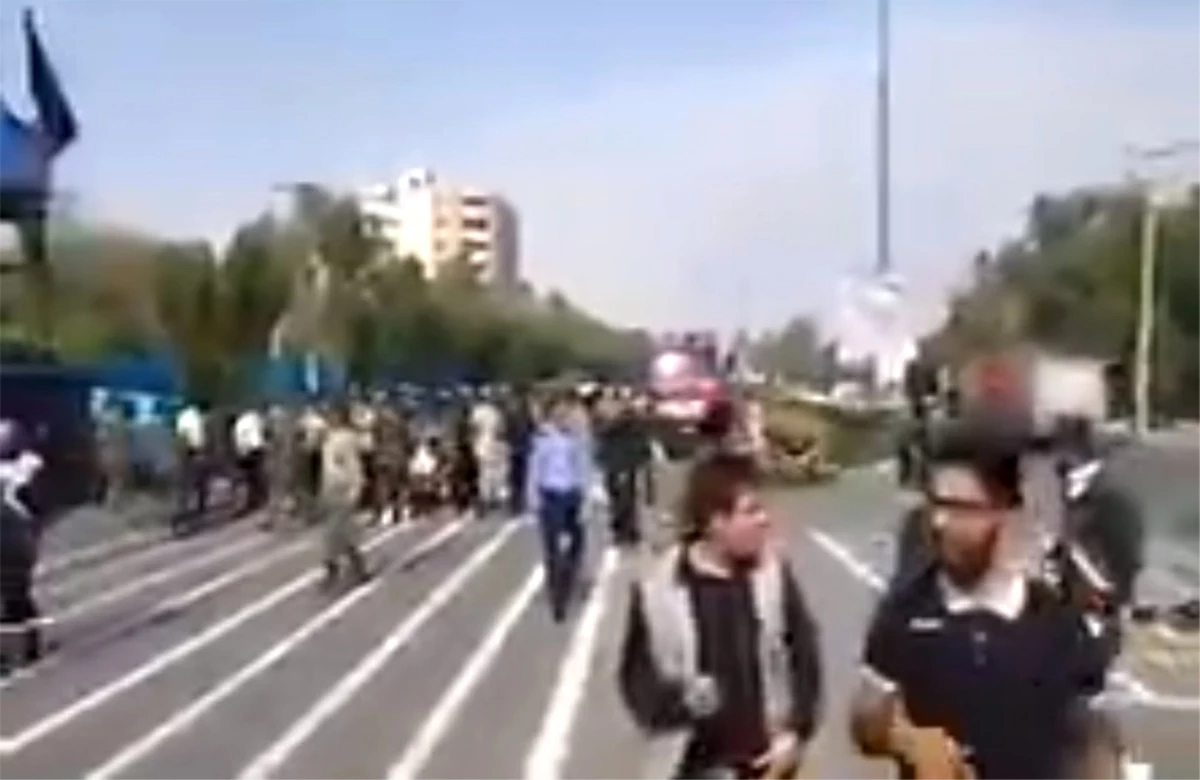 İran\'da Askeri Geçit Töreninde Silahlı Saldırı