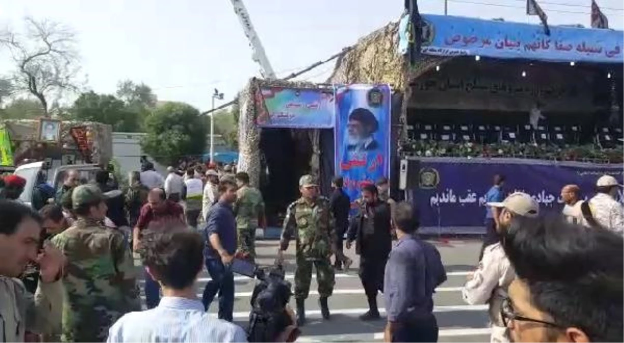 İran\'da Askeri Geçit Törenine Silahlı Saldırı