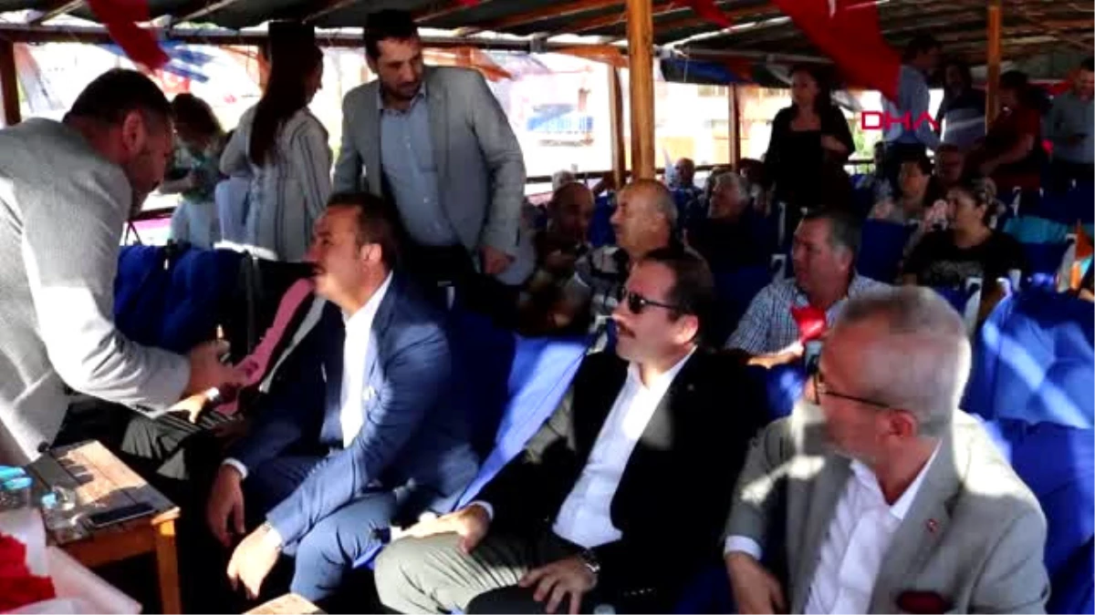 İzmir AK Parti Foça\'da Teknede Toplantı Yaptı