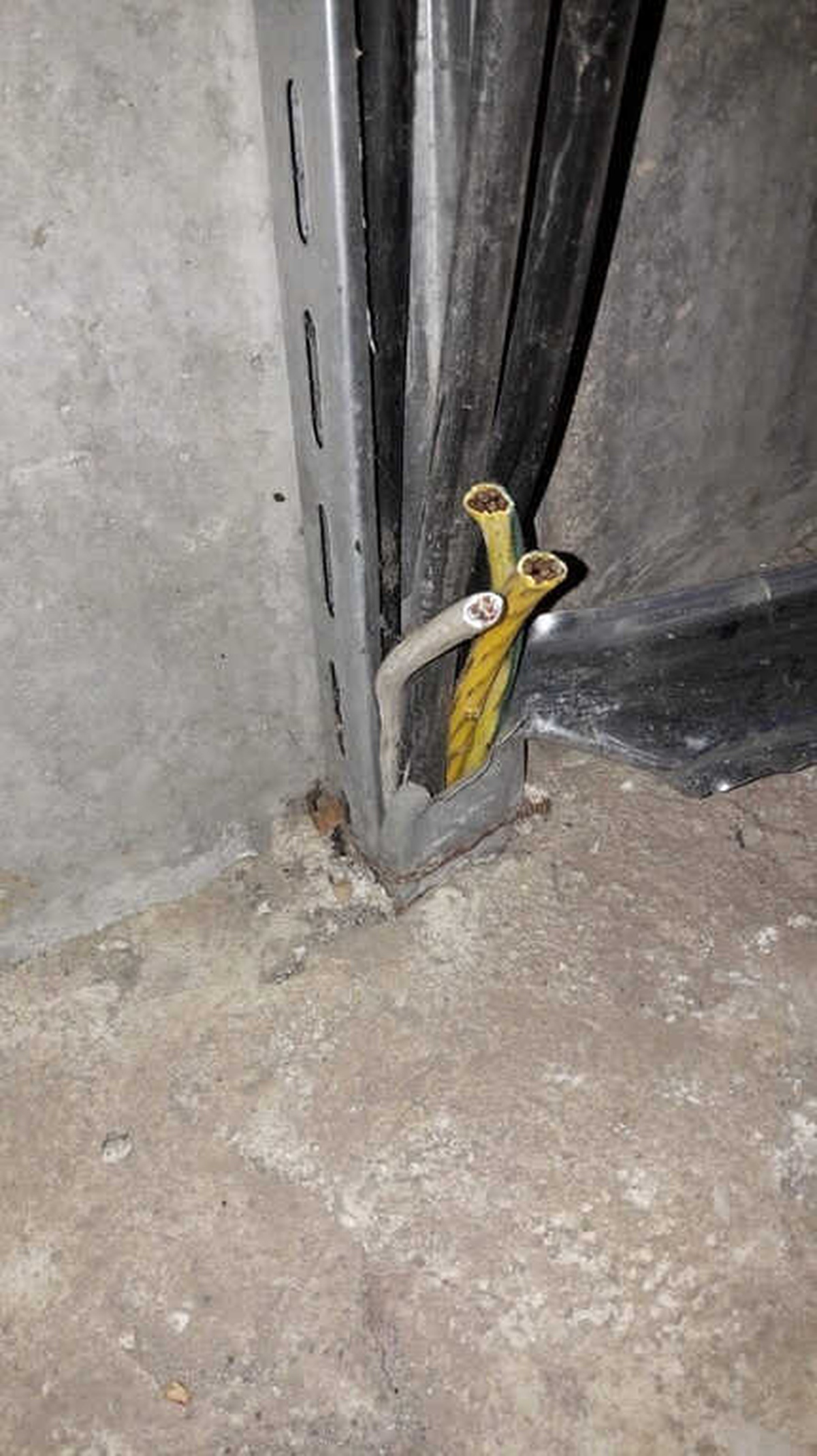 Kablo Kesen Şahıslar Bekçilere Yakalandı