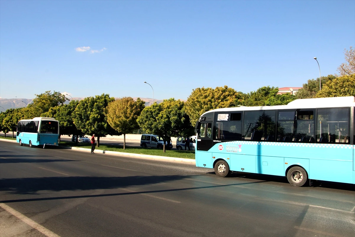 Kahramanmaraş\'ta İki Halk Otobüsü Çarpıştı: 7 Yaralı