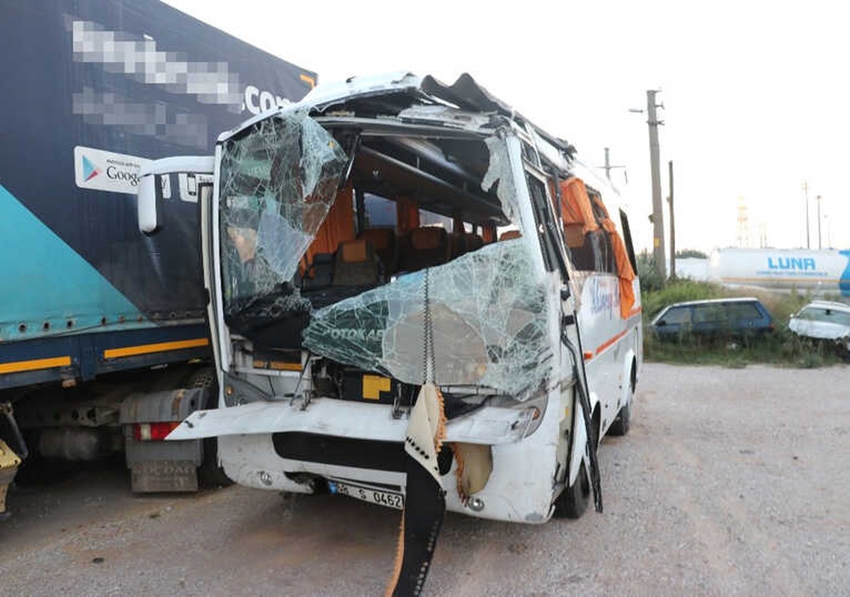 Kocaeli\'deki Öğrenci Servisi Kazasında Ölü Sayısı 2\'ye Yükseldi