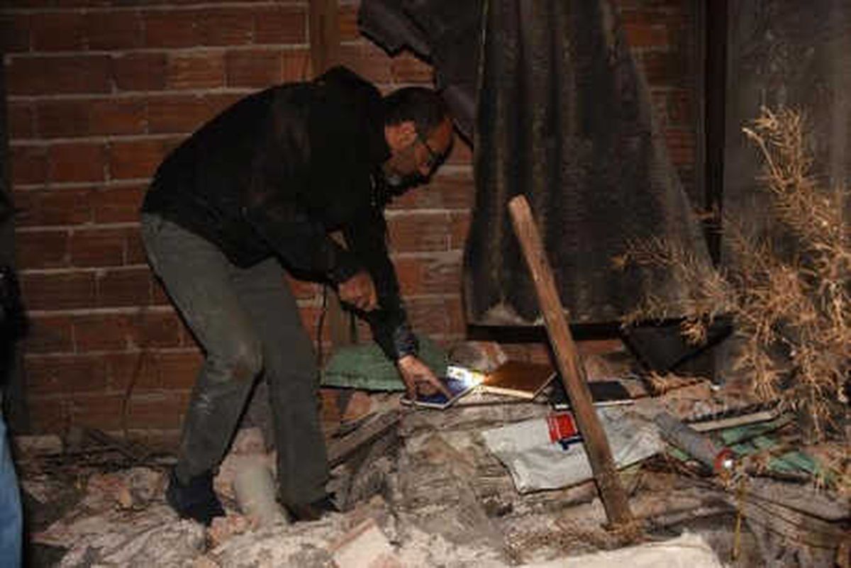 Kumar Baskınında, Tabanca ve Oyun Kartları Havalandırma Boşluğunda Bulundu