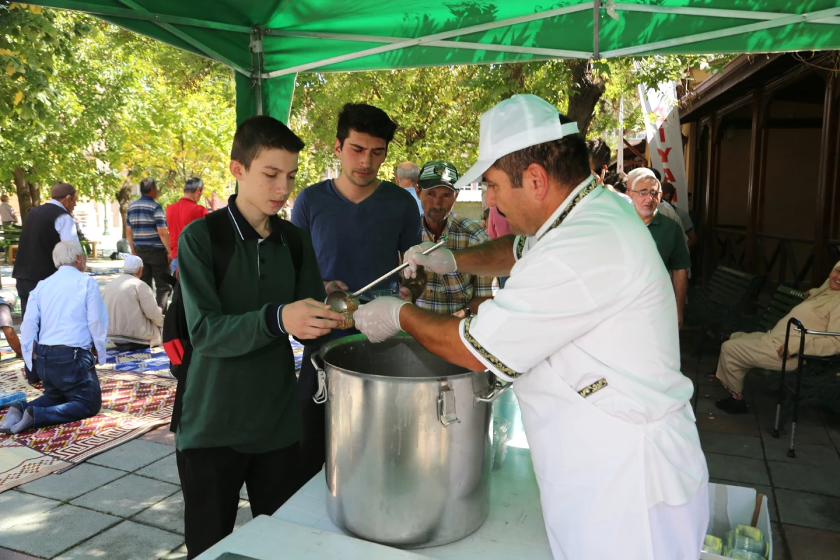 Odunpazarı Belediyesi\'nden Aşure Sürprizi