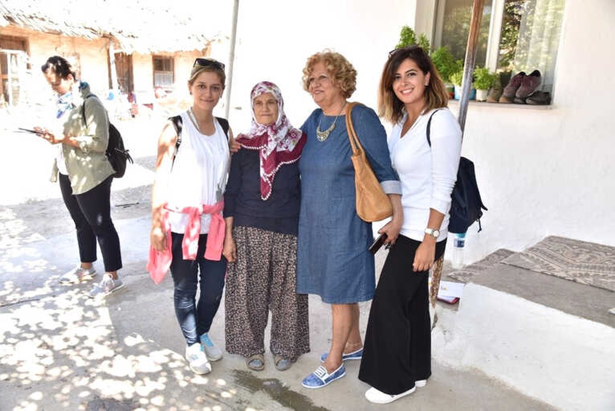 Sosyal Doku Ekibi Vatandaşları Dinliyor