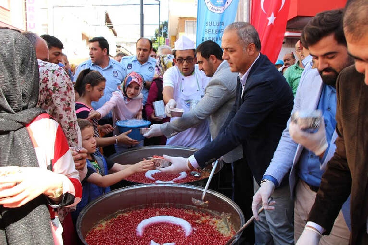 Suluova Belediyesinden 2 Bin Kişiye Aşure